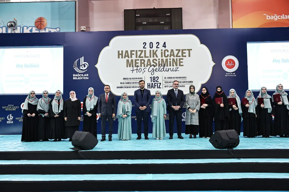 182 kız hafız, taçlarını taktı