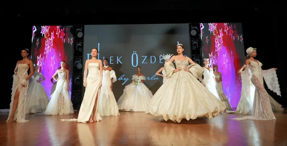 GÖNENLİ KADINLAR MODA ŞOVUYLA BÜYÜLEDİ