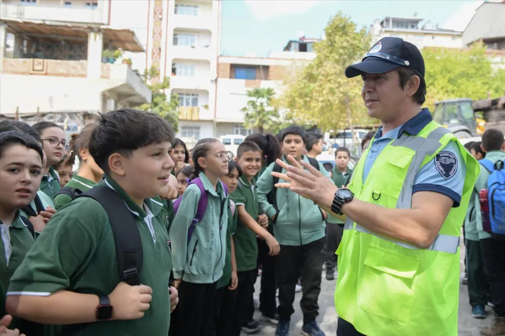 Esenyurt’ta öğrenciler güvende... Zabıta ekipleri denetimleri sıkılaştırdı