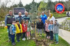 Esenyurtlu minikler şehit ve gaziler için fidan dikti