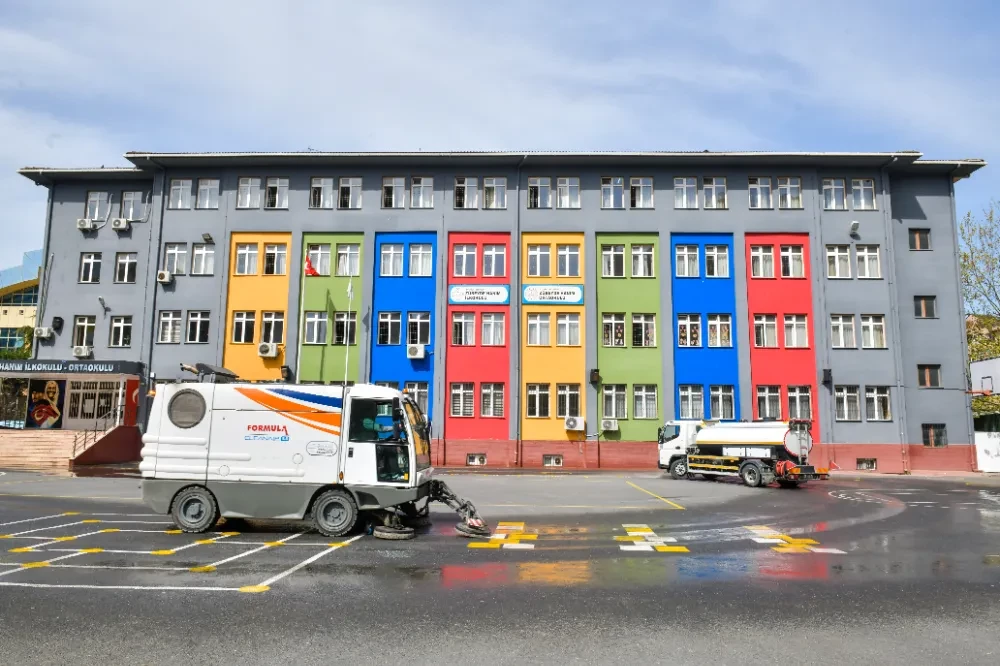   Okul Bahçeleri Tertemiz Oldu