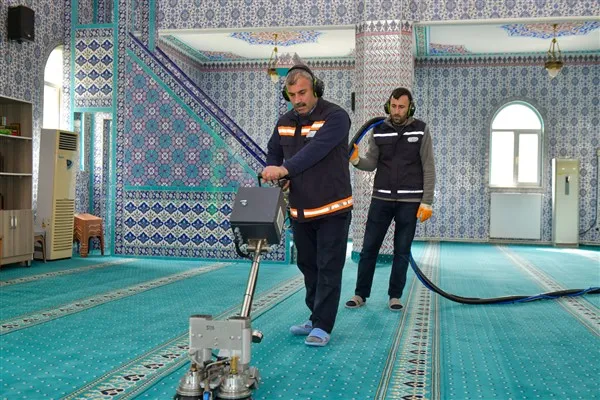 Esenyurt Belediyesi’nden Bayram Öncesi Temizlik Hizmeti