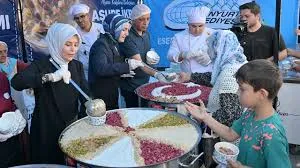Esenyurt’ta Aşure Bereketi: 17 Bin Kişiye Aşure İkram Edildi