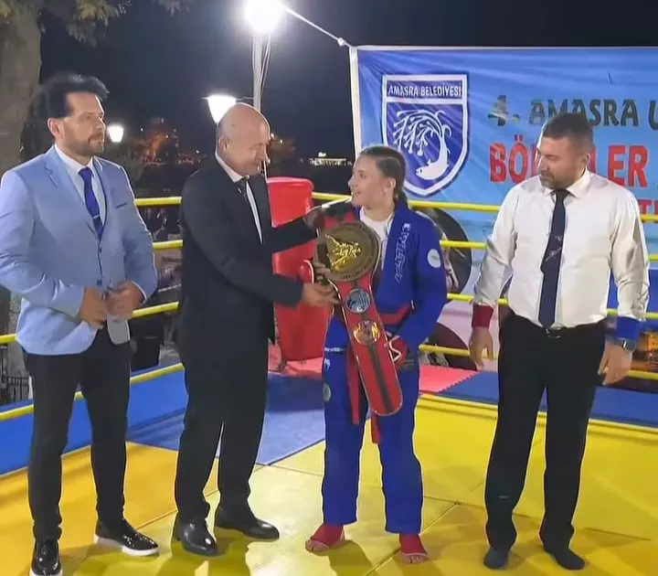 İzel Erim Altın Kemer Kazandı