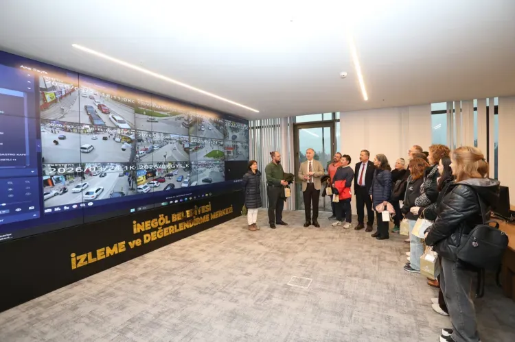 Nöbetçi Kitaphaneye Hayran Kaldılar