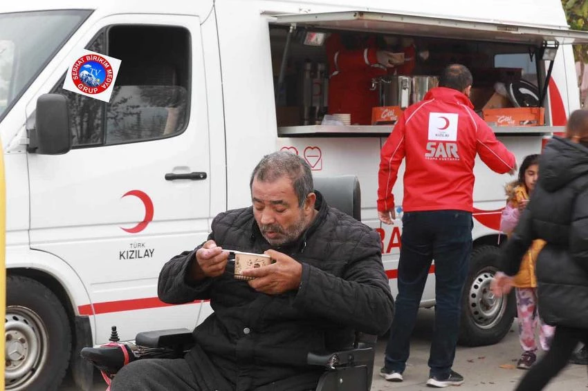 Kızılay Düzce’deki Depremin Ardından Beslenme Ve Barınma Hizmeti İle Bölgede