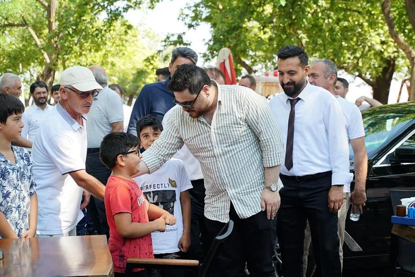 Utanılacak şey vatanın ve milletin malını peşkeş çekmektir.
